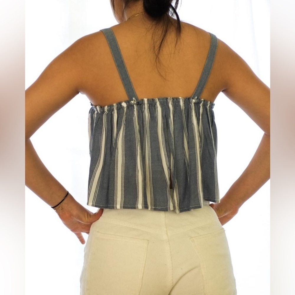 Hollister Grey and White Multi Ultra Crop Top.  Sz M - Picture 3 of 8